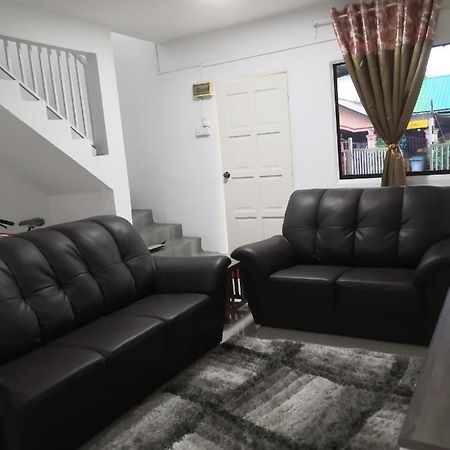 Abah 2 Room Homestay Pasir Gudang Eksteriør billede