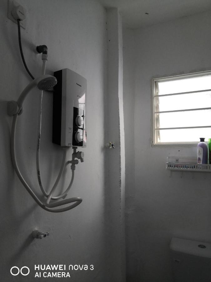 Abah 2 Room Homestay Pasir Gudang Eksteriør billede