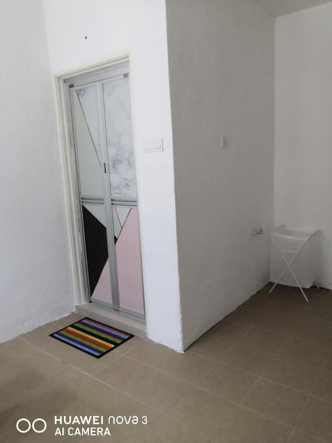 Abah 2 Room Homestay Pasir Gudang Eksteriør billede